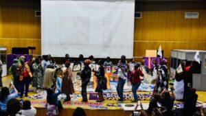 members of WMW surround the quilt